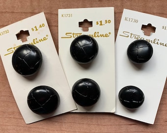 Botones de imitación de cuero negro de 2 tamaños con vástago en tarjeta, redondos. Fabricados en Italia. Lavables. Se pueden lavar en seco. Pequeños (3/4") y medianos (7/8").
