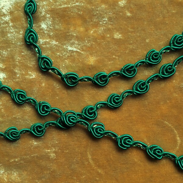 2 yards Very Pretty Delicate Dark Green Iridescent Rosebud Vine Trim 1/4" wide Washable Dry Cleanable