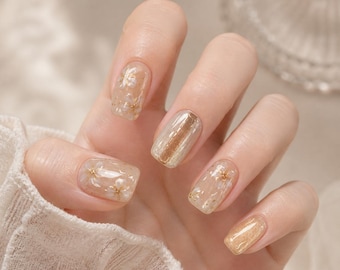 Elegante champagnekleurige parelmoer plaknagels, handgeschilderde nagels, nagels voor elke dag, handgemaakte herbruikbare gelnagels, nail art, herbruikbare nagels