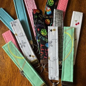 Pulsera de llavero de tela
