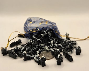 Skunk Flexi Animal | Articulated 3D Printed Fidget Toy | Mini Desk Pet | Stress Relief Gift | ADHD & Anxiety Relief | Miniature Model