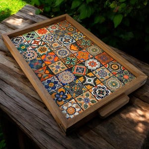 Handgemaakt rustiek houten dienblad met kleurrijke keramische tegels – Boho-dienblad voor salontafel, mediterraan woondecoratiecadeau