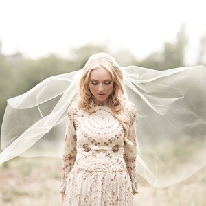Juliet Cap Veil|Anpassad slöja av Veiled Beauty|Guldfärgad spetsapplikation - Lång spetsslöja - Kapelllängd slöja - Katedrallängd - Boho slöja - 1109 42 inches