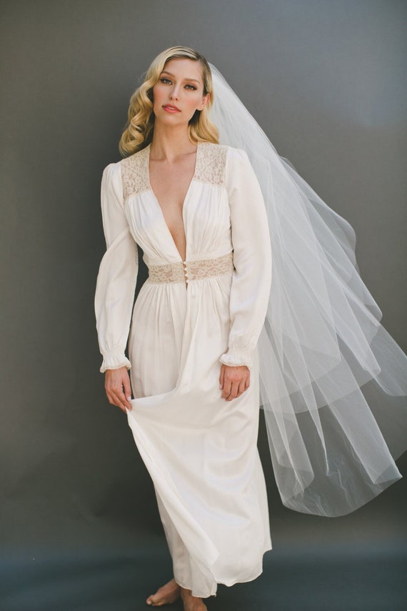 Simple Wedding Veil, 2 Tier Veil, Fingertip Veil, Soft  display picture 1