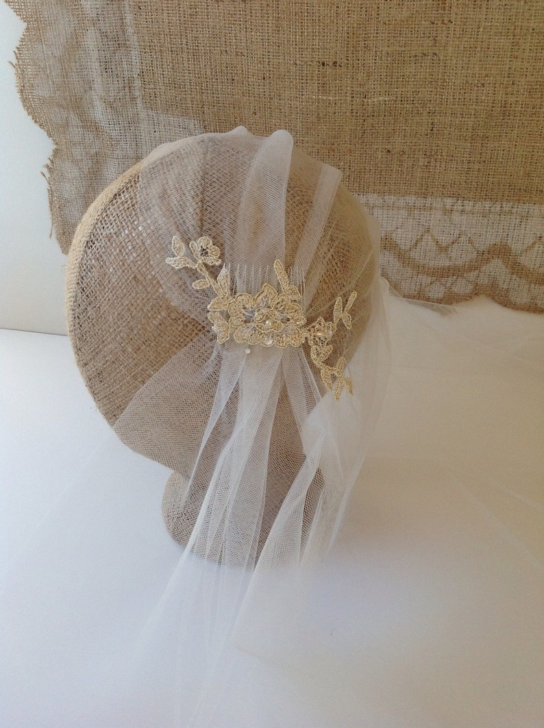 Juliet Cap Veil|Anpassad slöja av Veiled Beauty|Guldfärgad spetsapplikation - Lång spetsslöja - Kapelllängd slöja - Katedrallängd - Boho slöja - 1109 bild 8