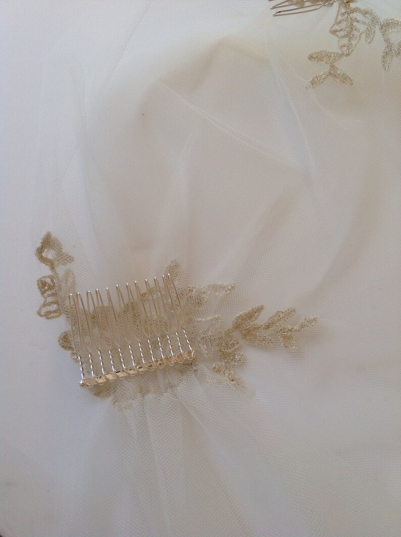 Juliet Cap Veil|Anpassad slöja av Veiled Beauty|Guldfärgad spetsapplikation - Lång spetsslöja - Kapelllängd slöja - Katedrallängd - Boho slöja - 1109 bild 10