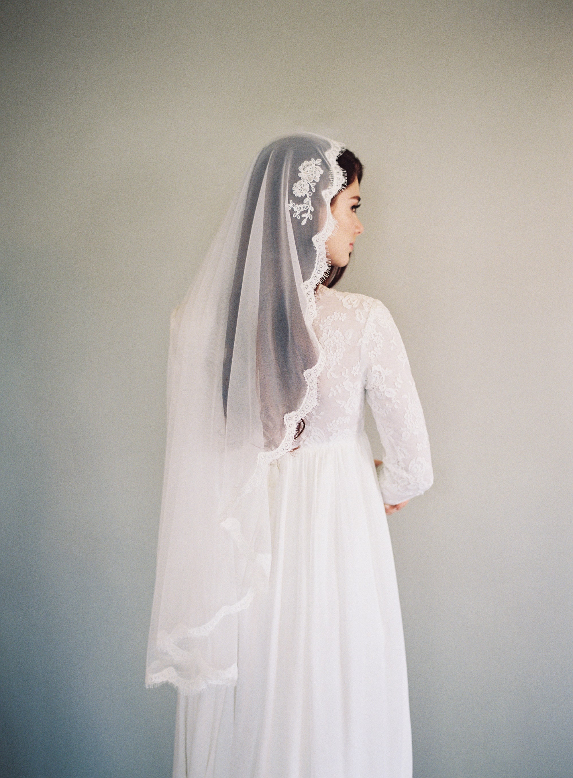 Bianco Evento velo da sposa a Cappella con bordo in pizzo 220cm - S340 Bianco Evento velo da sposa a Cappella con bordo in pizzo 220cm - S340