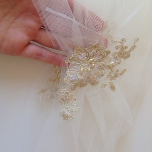 Juliet Cap Veil|Anpassad slöja av Veiled Beauty|Guldfärgad spetsapplikation - Lång spetsslöja - Kapelllängd slöja - Katedrallängd - Boho slöja - 1109 bild 7