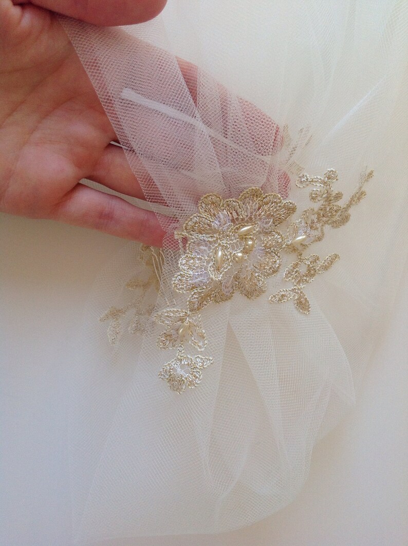 Juliet Cap Veil|Anpassad slöja av Veiled Beauty|Guldfärgad spetsapplikation - Lång spetsslöja - Kapelllängd slöja - Katedrallängd - Boho slöja - 1109 bild 7