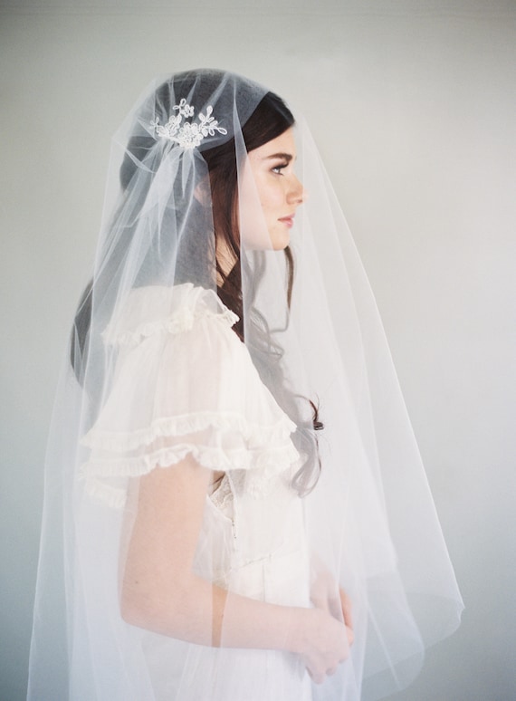 Juliet cap wedding veil 2 tier lace off white Floral juliet cap wedding veil -  main image 3