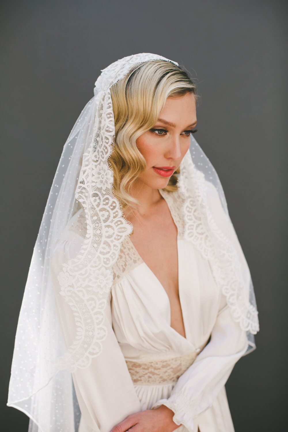 トップス rizotto Lace Veil Tops Elegant One-tier Cut Edge Tulle Chapel Veils Pearls COCOMELODY CV0199