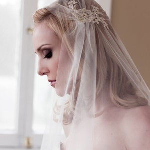 Juliet Cap Veil|Anpassad slöja av Veiled Beauty|Guldfärgad spetsapplikation - Lång spetsslöja - Kapelllängd slöja - Katedrallängd - Boho slöja - 1109 bild 5