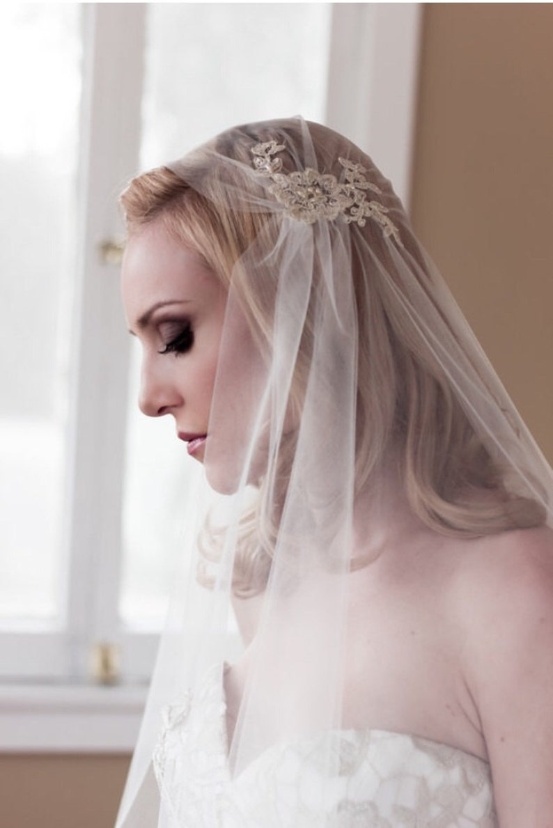 Juliet Cap Veil|Anpassad slöja av Veiled Beauty|Guldfärgad spetsapplikation - Lång spetsslöja - Kapelllängd slöja - Katedrallängd - Boho slöja - 1109 bild 5
