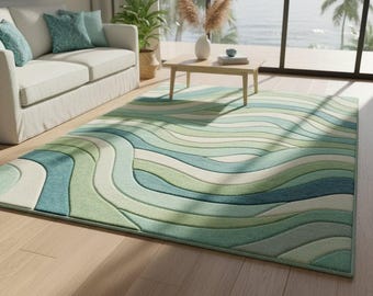Puede incluir: Una alfombra rectangular con un diseño ondulado en tonos de azul, verde y blanco. La alfombra está colocada sobre un suelo de madera en un salón. El diseño de la alfombra evoca la sensación del océano.