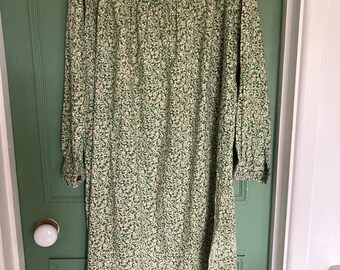 Vintage ditsy print green floral smock size uk m
