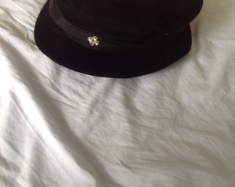 Vintage 1940s ladies black felt hat