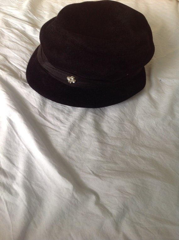 Vintage 1940s ladies black felt hat