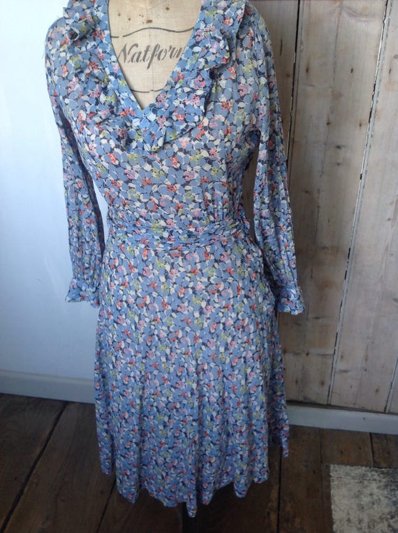 Pretty 1970s floral dress