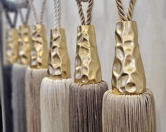 Guldfärgad gardinknytning: Lyxigt tofsrep, draperihållare, elegant fönsterdekor