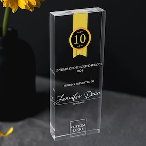 Custom Acrylic Corporate Award Plaque: Engraved Clear Glass Trophy