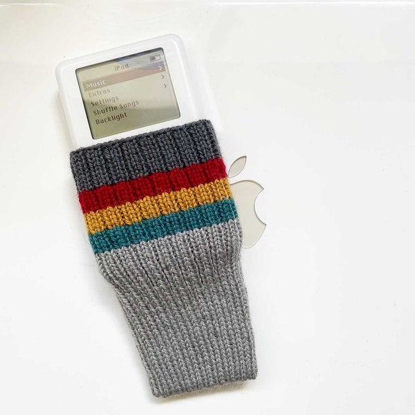 Knitted iPod Classic Wesley Crusher Sweater Cozy | Star Trek The Next Generation | ST TNG | Trekkie | Nintendo Game Boy Micro