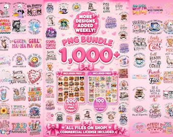 Pode incluir: Uma coleção digital de mais de 1.000 designs gráficos PNG com várias ilustrações, tipografia colorida e citações humorísticas num fundo rosa. O pacote inclui conjuntos temáticos como designs de outono e gráficos escolares com laços.