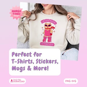 Puede incluir: Una sudadera beige con un gato rosa de dibujos animados que lleva gafas de sol y sostiene un bolso. El texto en la sudadera dice "I'm too much? Go find less".