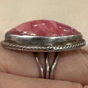 Vintage Navajo sterling zilveren ring met rhodochrosiet, gesigneerd door David Benally, maat XX, 8, zwaar, 15,23 g