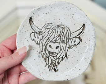 Highland cow gift, ceramic plate with highland cow, gifts for highland cow lovers, trinket dish, appetizer plate, soap dish