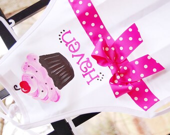 Personalized child's apron with cupcake and bow, size 1 to 6 years