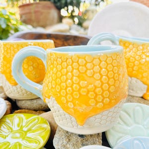 Handmade pottery mug with bees, honeybee mug, ceramic bee mug, bumblebee mug, gift for beekeeper
