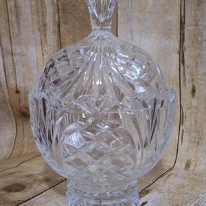 Vintage Fifth Avenue Crystal Wellington Round Cut  Lead Crystal Candy Dish with Lid - Gorgeous Design, Beautiful Home Decor! ca. 1990s