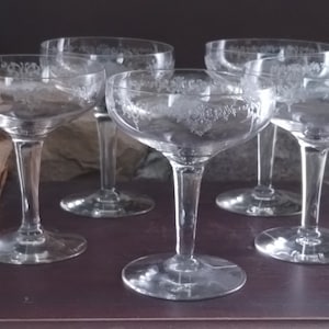 Vintage Set of 5 Champagne or Sherbet Glasses - Unknown Maker, possibly Fostoria - Lovely pattern with simple stem - Wedding Toast!