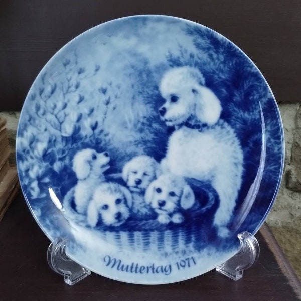 Vintage Collectors Plate - Muttertag Mother's Day 1971 - Momma Poodle with Puppies  - Berlin Design, Made in West Germany - Adorable!
