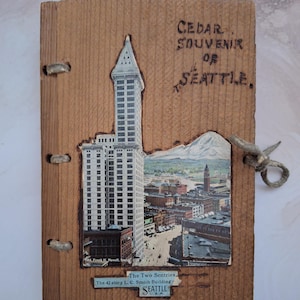 Livro de lembranças vintage de cedro de Seattle, WA - Páginas de madeira de cedro nativa com cartões-postais, da Ye Olde Curiosity Shop - por volta da década de 1920, RARO e Único