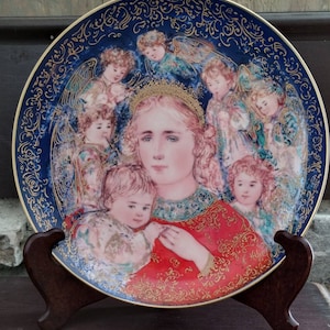 Vintage 1985 Edna Hibel Christmas Plate &quot;The Angels Message&quot; IOB - Beautiful Madonna Mary with Baby Jesus and Cherubs Angels