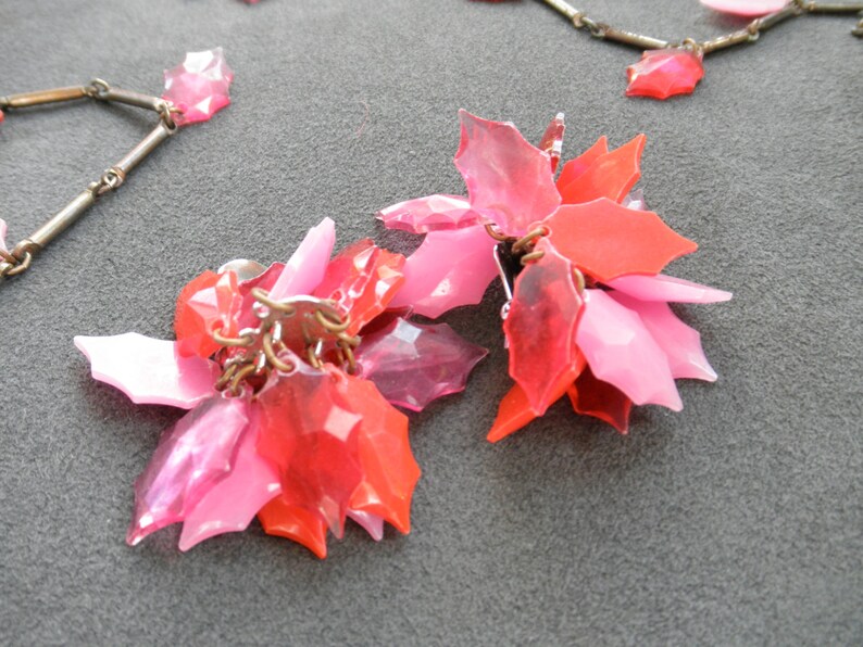 Funky Vintage Demi Parure with Red and Pink Plastic LEAVES Necklace and Earrings