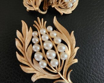 Vintage Trifari Scottish Thistle Gold Brooch and Earrings, Demi Parure with Faux Pearls