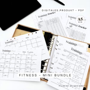 Könnte beinhalten: Ein Fitness-Mini-Bundle mit druckbaren Trainingsplänen und Trackern. Die Seiten sind weiß mit schwarzem Text, einschließlich eines Kalenders, Trainingsprotokollen und einem Planer. Geeignet für A5 Filofax Notizbücher.