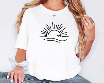 Cute Sun Shirt, Sunshine Shirt, Sun T-shirt, Women's Sun Shirt, Beach Shirt, Minimal Sun Tee Shirt, Summer Shirt, Vacation T-Shirt