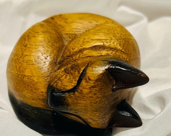 Vintage handgeschnitzte schlafende Thailand Siamkatze Katzenskulptur
