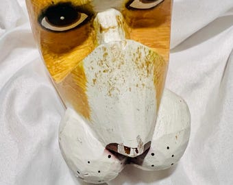 Hand geschnitzte hölzerne Hundekopfkunst