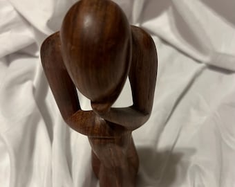 Hand geschnitzte Skulptur The Thinking Man abstrakte afrikanische Skulptur 21,5 cm hoch