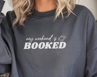Buchliebhaber Sweatshirt: "My Weekend Is Booked" Leser Geschenk