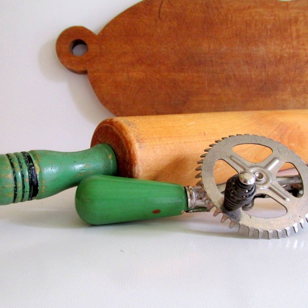 Vintage Jadeite Green Wood Rotary Hand Egg Beater Wood Rolling Pin Green and Black Handle