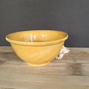 Antique Yellowware Mixing Bowl: 1920s Farmhouse Display