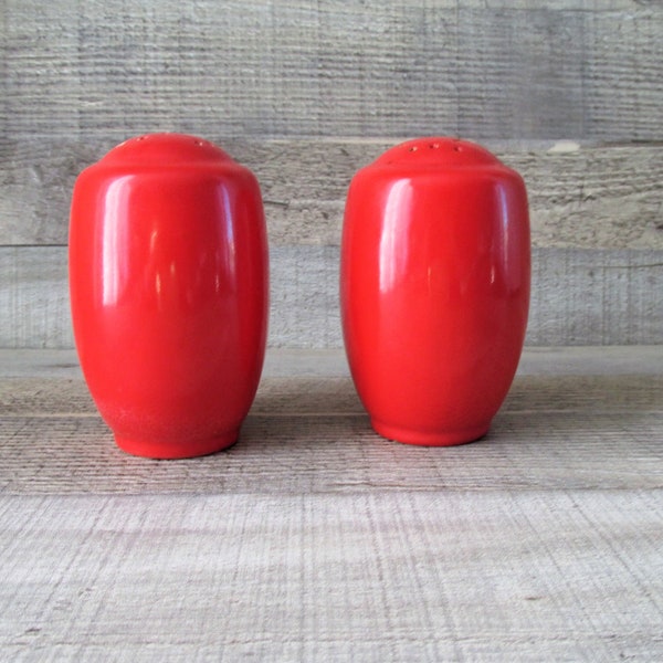 Universal Pottery Red Salt and Pepper Shakers Retro S&Ps Vintage Kitchen