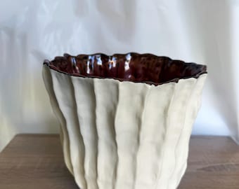 White Illyarrie Vase