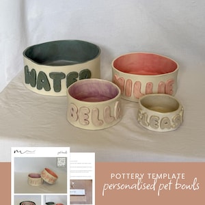Puede incluir: Cuatro cuencos de cerámica para mascotas con nombres personalizados. Los cuencos son de varios tamaños y colores, incluyendo verde, rosa y morado. Los nombres en los cuencos son "Water", "Millie", "Bella" y "Flea".