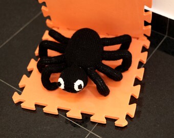 Aranha Negra de Halloween - Padrão de Tricô em PDF